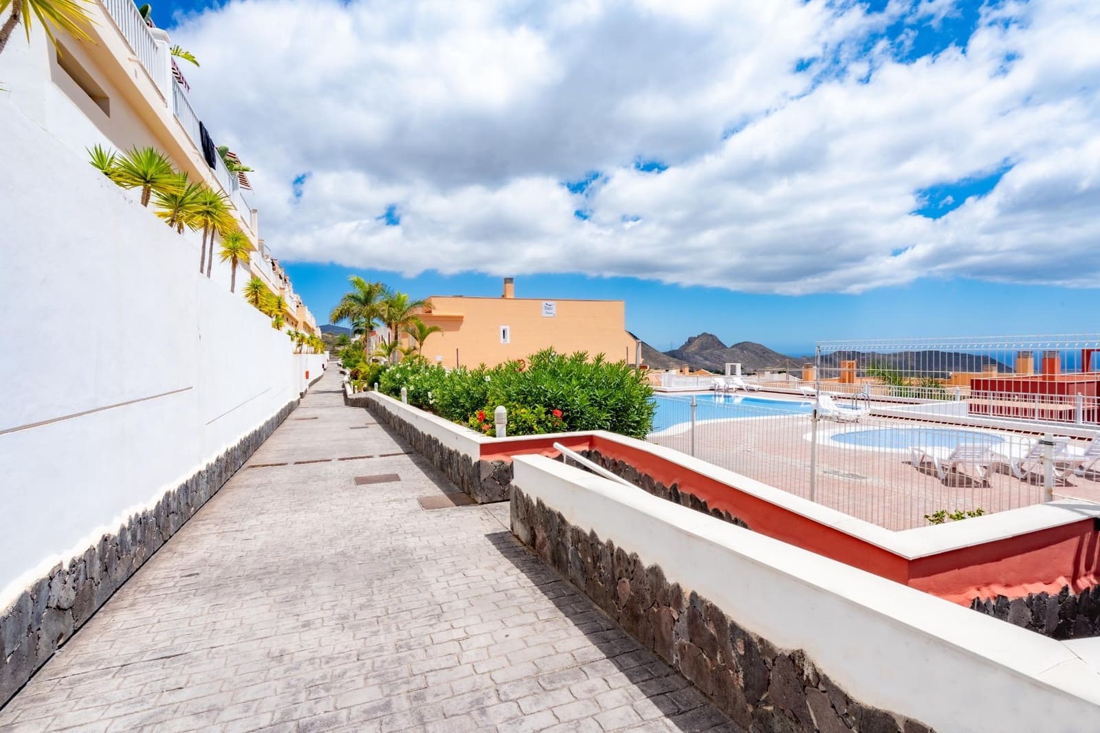 2 bedroom Apartment for sale in Chayofa with pool garage - € 329,000 (Ref: 9485351)