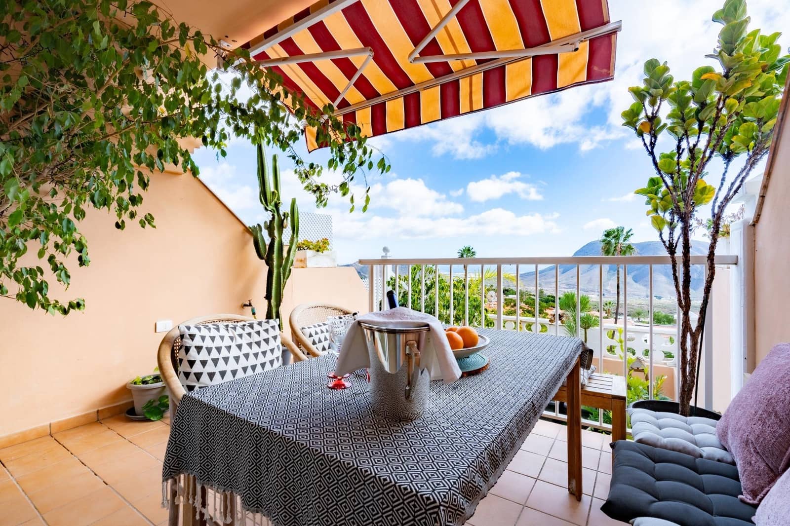 2 bedroom Apartment for sale in Chayofa with pool garage - € 329,000 (Ref: 9485351)