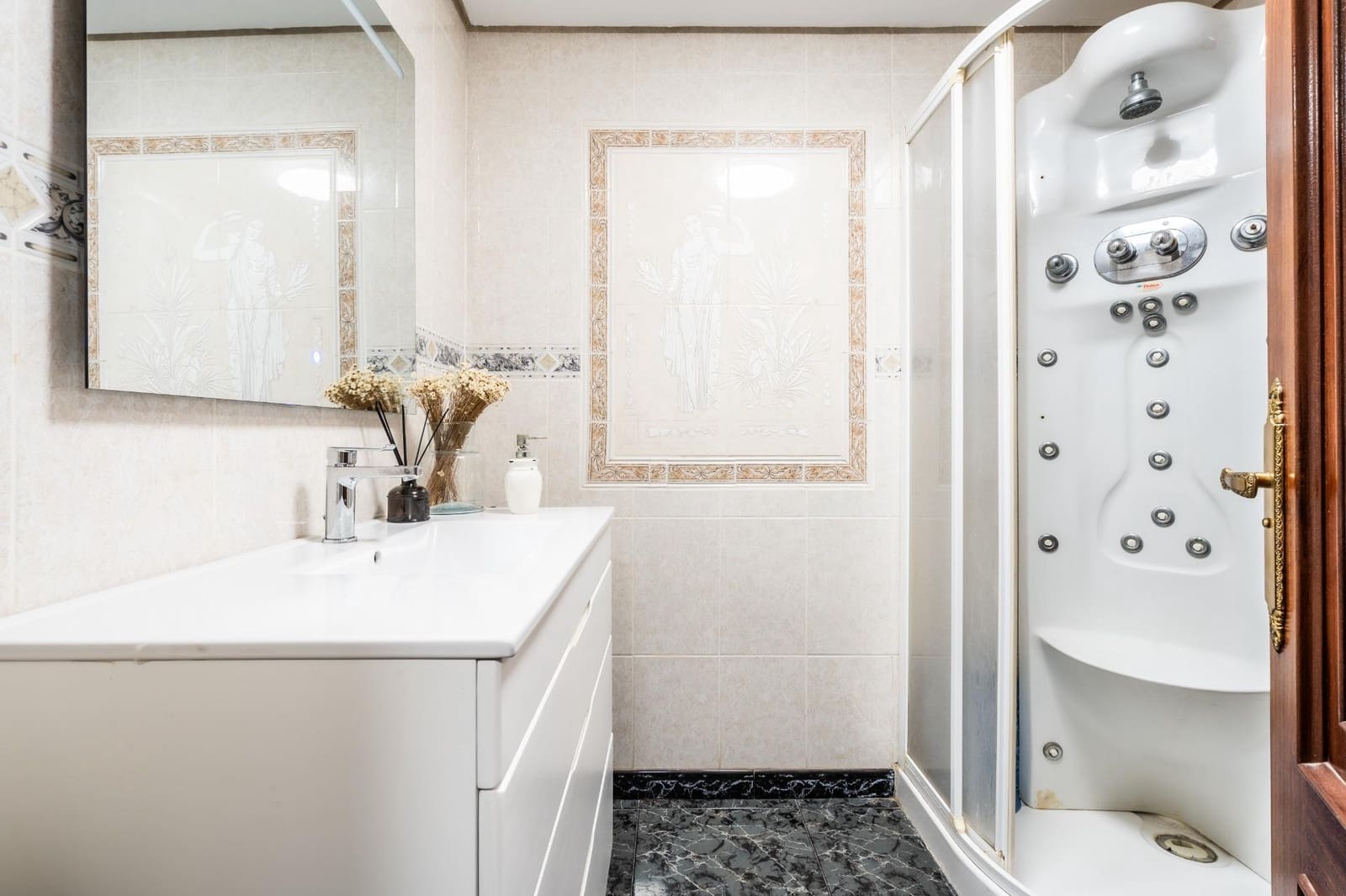 2 bedroom Apartment for sale in Los Cristianos - € 309,000 (Ref: 9491496)