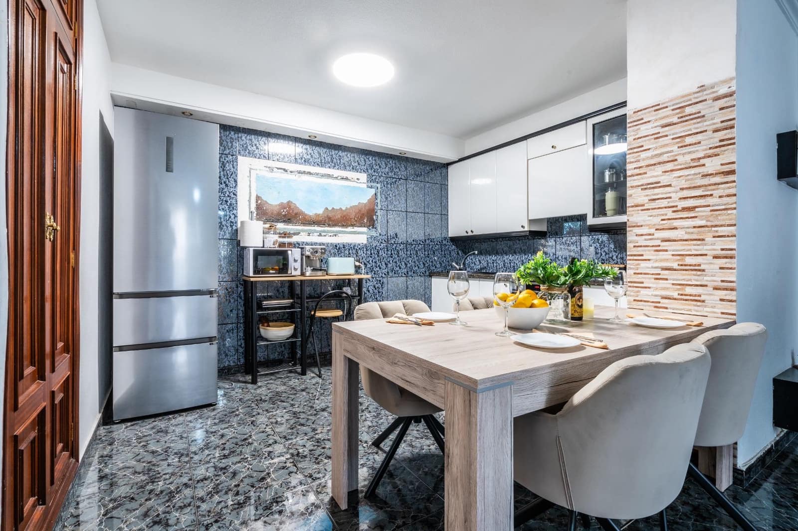 2 bedroom Apartment for sale in Los Cristianos - € 309,000 (Ref: 9491496)