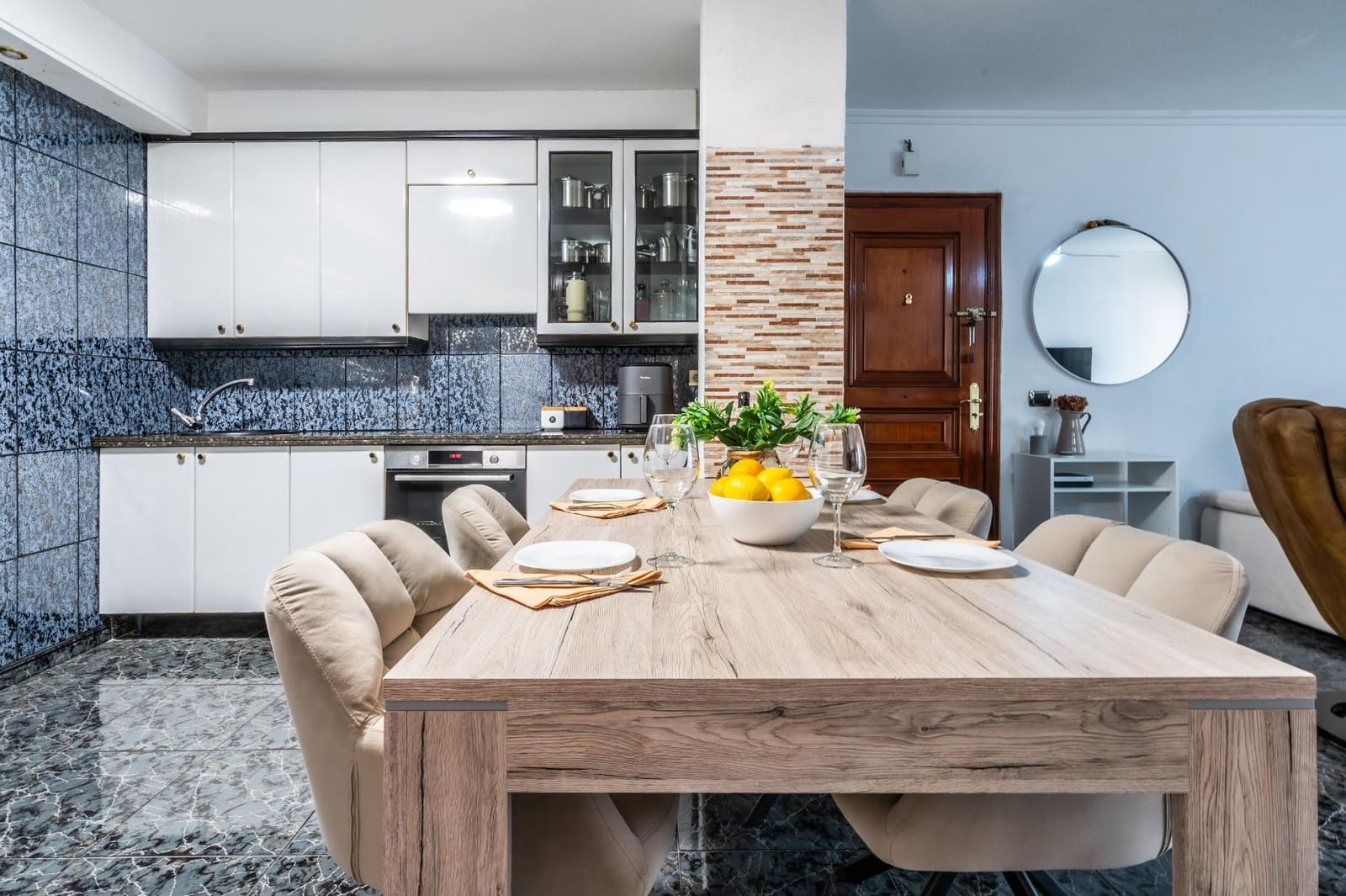 2 bedroom Apartment for sale in Los Cristianos - € 309,000 (Ref: 9491496)