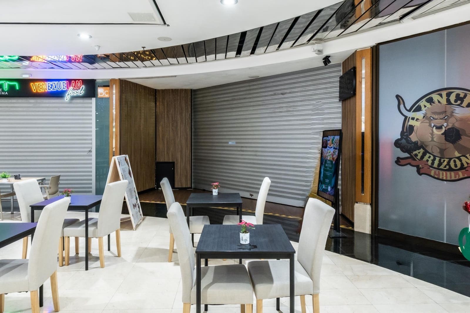 Erhverv til leje i Santa Cruz de Tenerife - € 3.000 (Ref: 9491497)