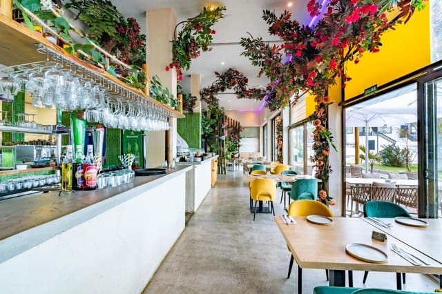 Kommersiell til leie i Playa de las Americas, Arona - € 12 000 (Ref: 9536010)