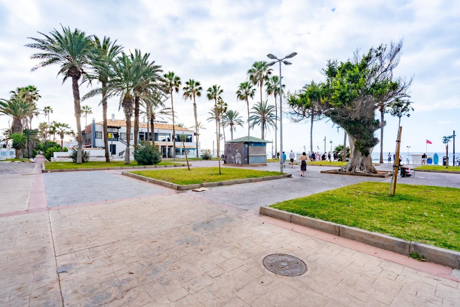 Comercial para arrendar em Playa de las Americas - 12 000 € (Ref: 9536010)