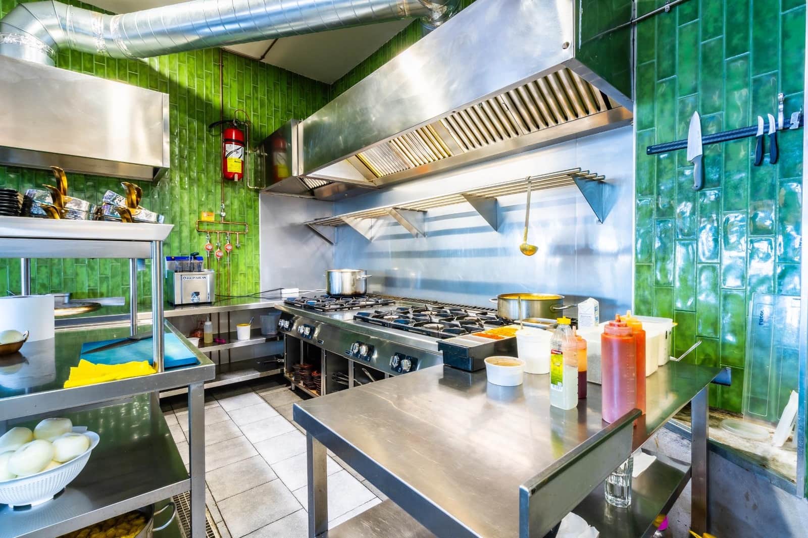 Comercial para arrendar em Playa de las Americas - 12 000 € (Ref: 9536010)