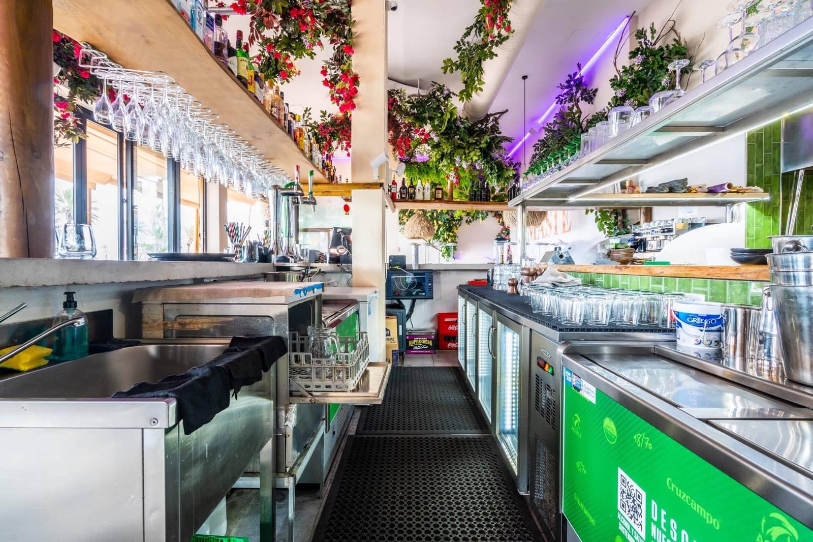 Comercial para arrendar em Playa de las Americas - 12 000 € (Ref: 9536010)