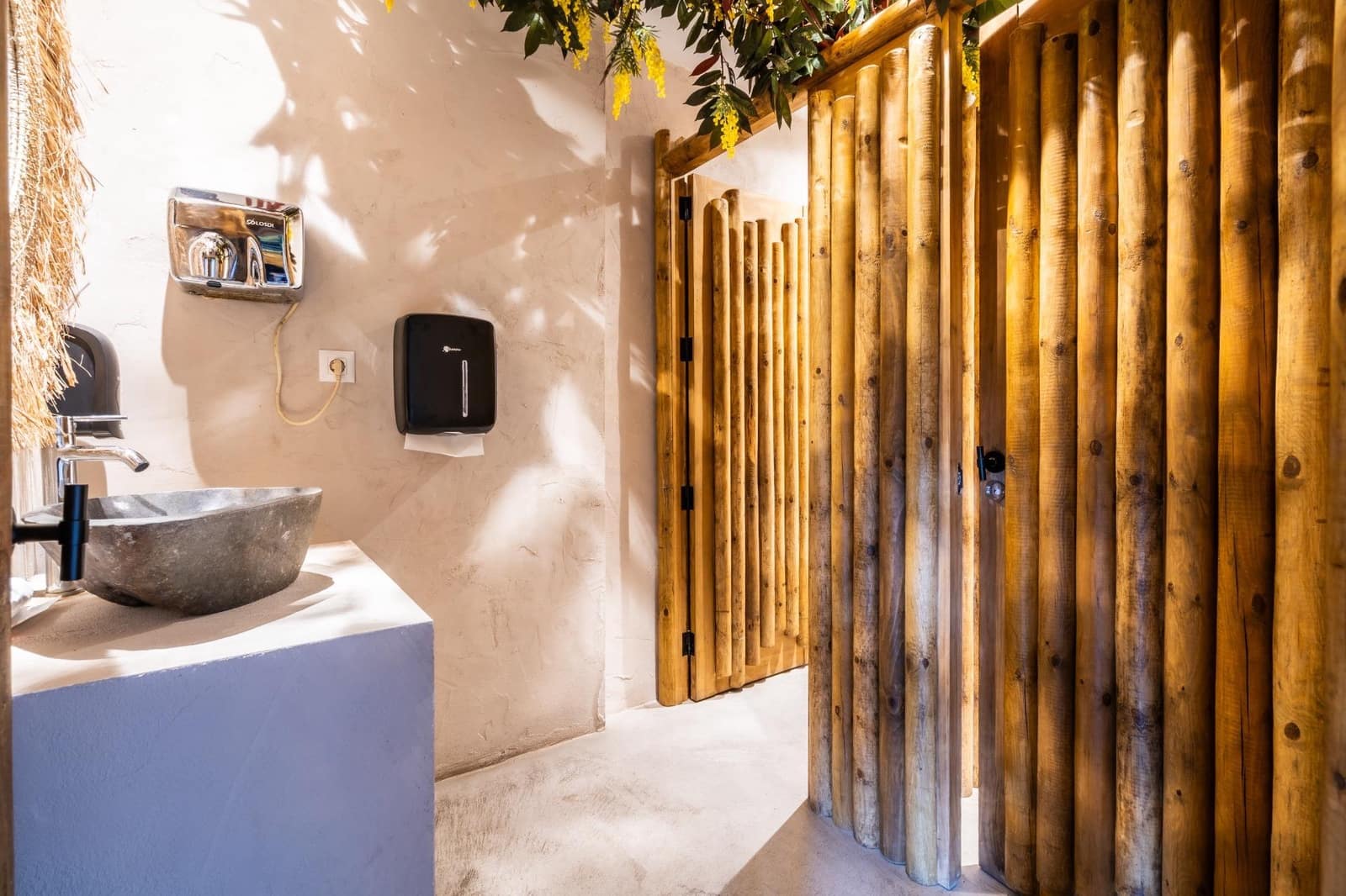 Erhverv til leje i Playa de las Americas - € 12.000 (Ref: 9536010)