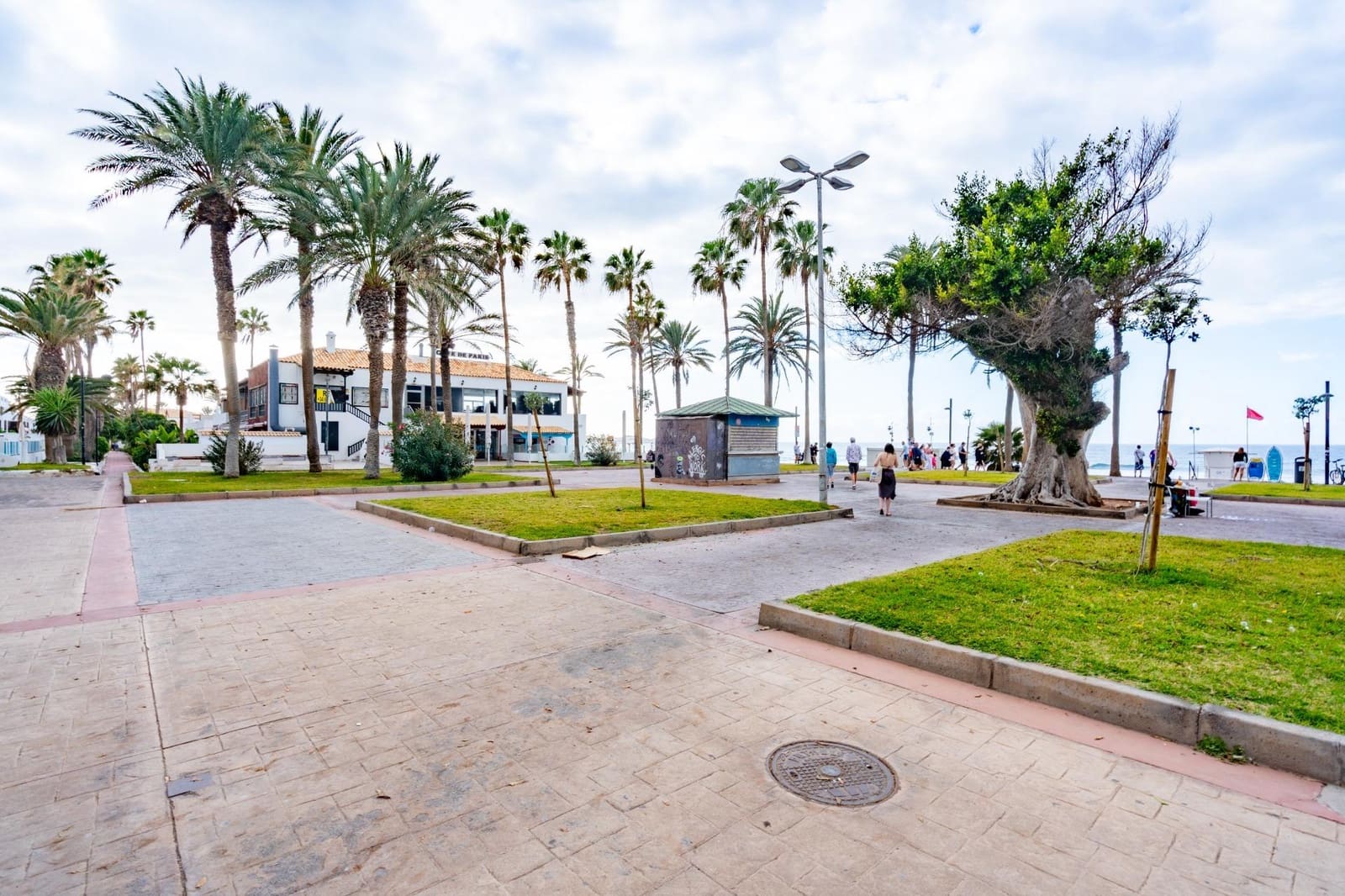 Erhverv til leje i Playa de las Americas - € 12.000 (Ref: 9536010)