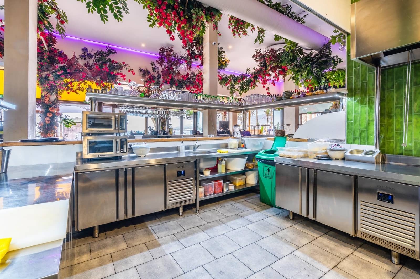 Erhverv til leje i Playa de las Americas - € 12.000 (Ref: 9536010)