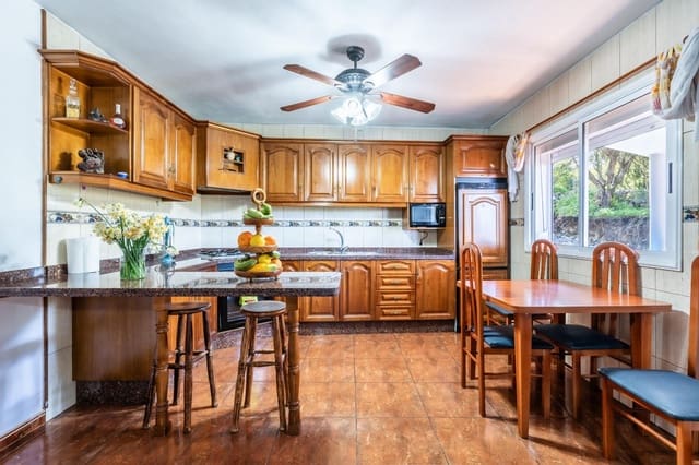 3 slaapkamer Halfvrijstaande villa te koop in Garachico met garage - € 350.000 (Ref: 9555948)