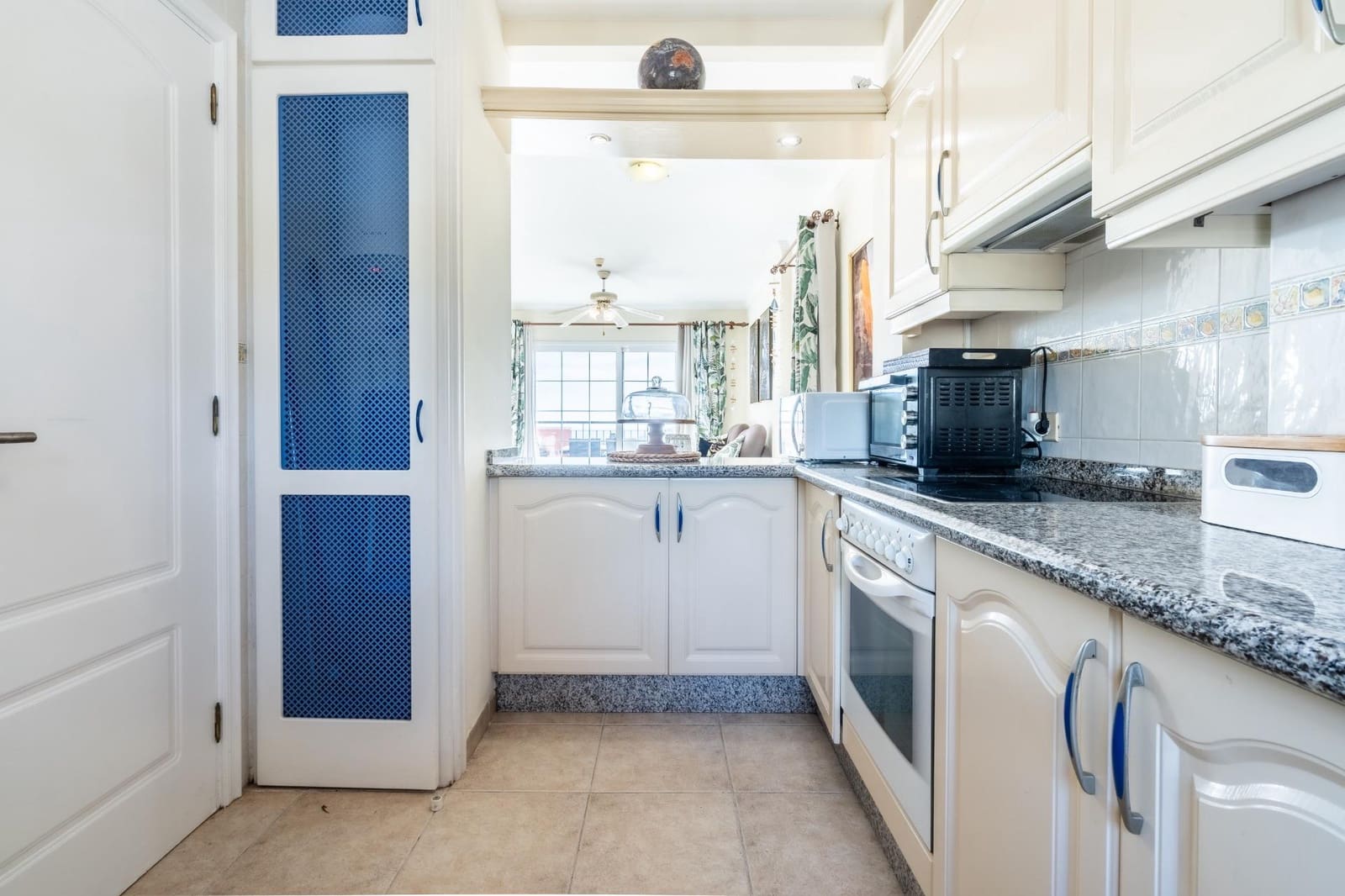 1 soverom Leilighet til leie i Los Cristianos med svømmebasseng - € 1 700 (Ref: 9583006)