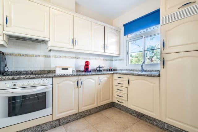 1 slaapkamer Appartement te huur in Los Cristianos, Arona met zwembad - € 1.700 (Ref: 9583006)