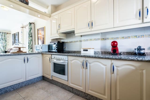 1 slaapkamer Appartement te huur in Los Cristianos, Arona met zwembad - € 1.700 (Ref: 9583006)