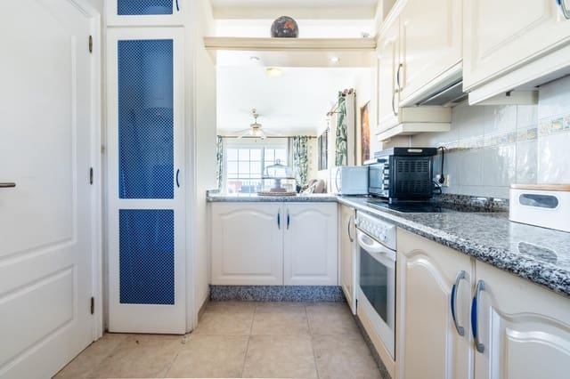 1 slaapkamer Appartement te huur in Los Cristianos, Arona met zwembad - € 1.700 (Ref: 9583006)