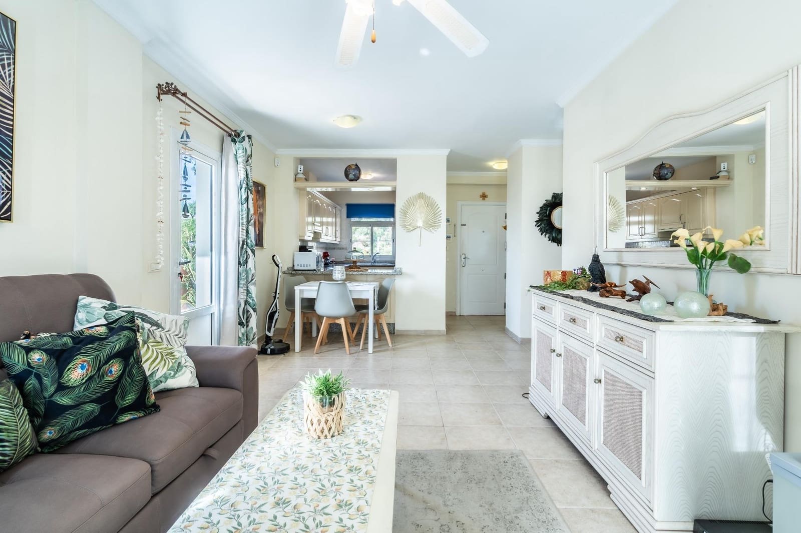 1 soverom Leilighet til leie i Los Cristianos med svømmebasseng - € 1 700 (Ref: 9583006)