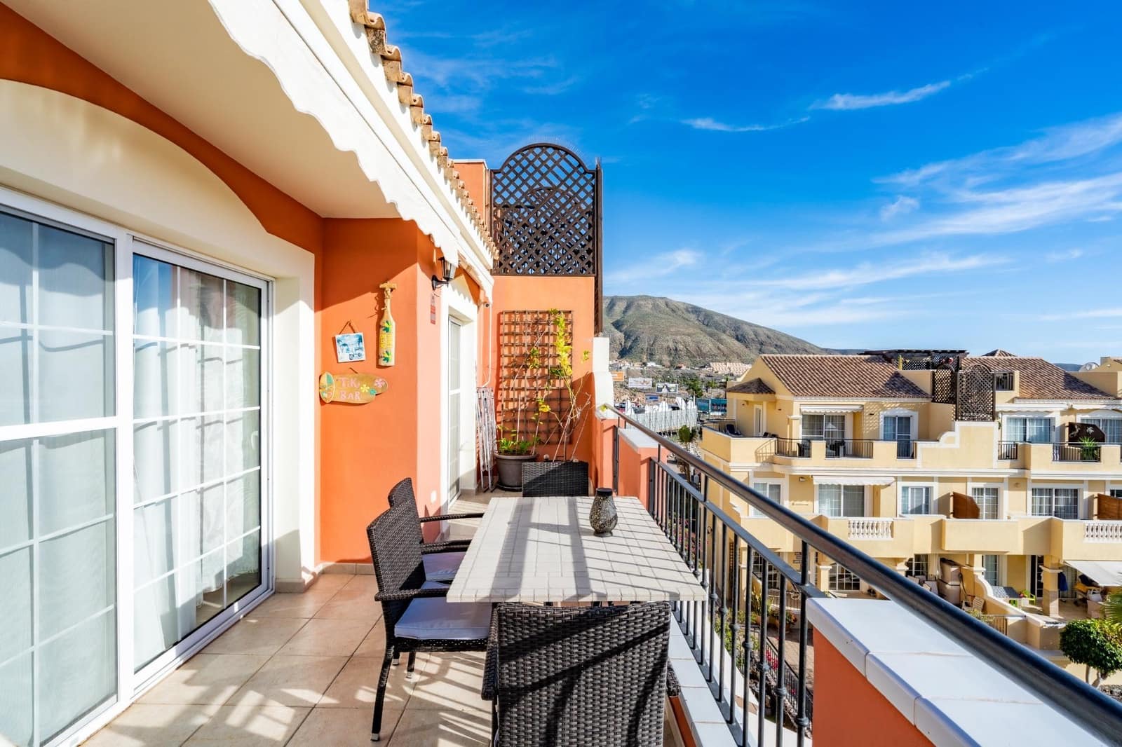 1 soverom Leilighet til leie i Los Cristianos med svømmebasseng - € 1 700 (Ref: 9583006)