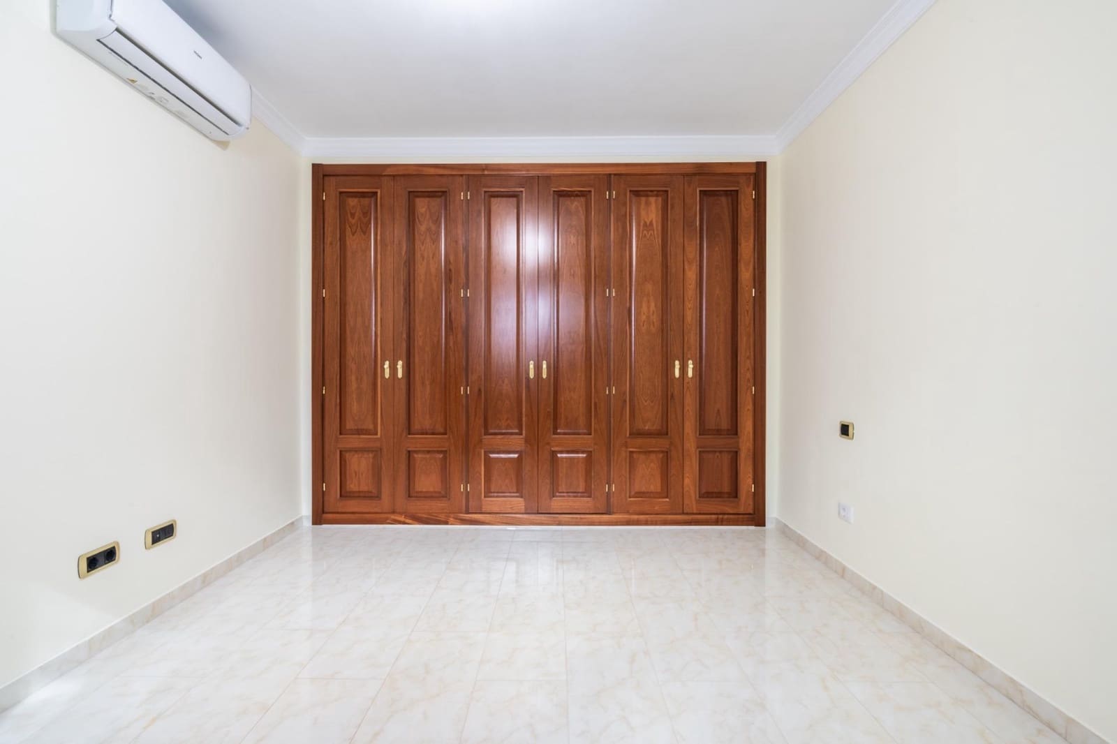 5 sypialnia Dom szeregowy na sprzedaż w San Cristobal de La Laguna z garażem - 595 000 € (Ref: 9605058)