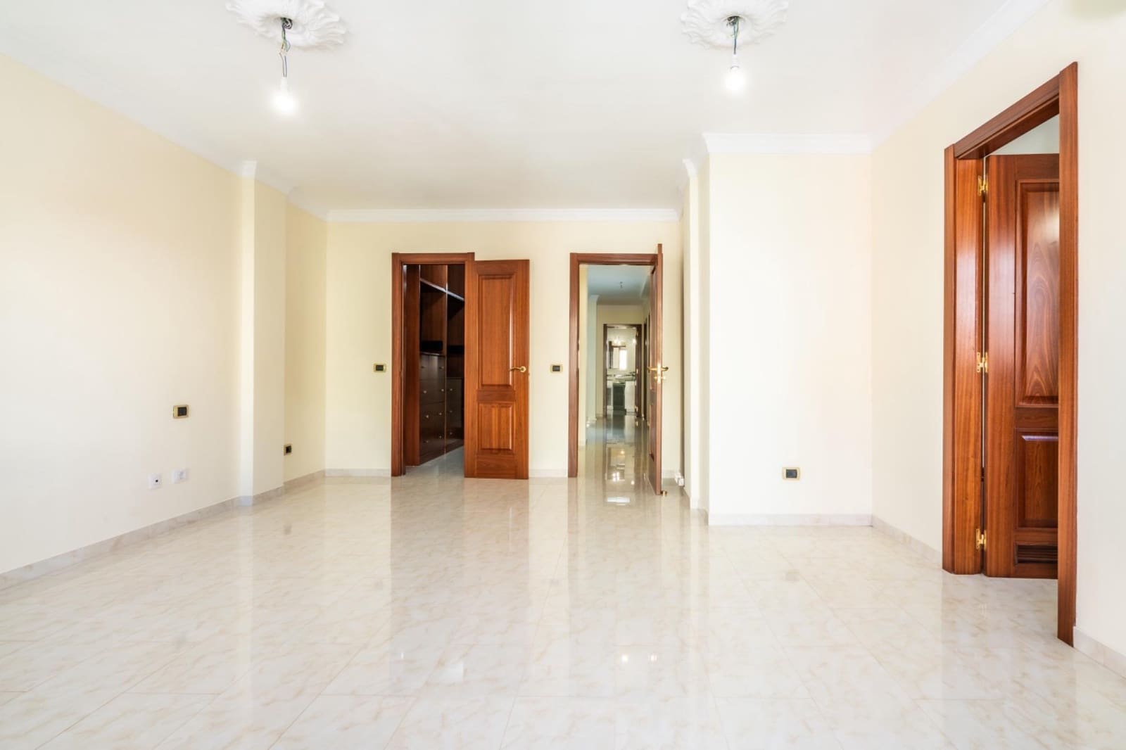 5 sypialnia Dom szeregowy na sprzedaż w San Cristobal de La Laguna z garażem - 595 000 € (Ref: 9605058)