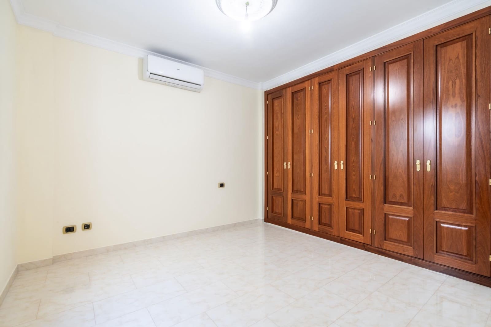 5 sypialnia Dom szeregowy na sprzedaż w San Cristobal de La Laguna z garażem - 595 000 € (Ref: 9605058)