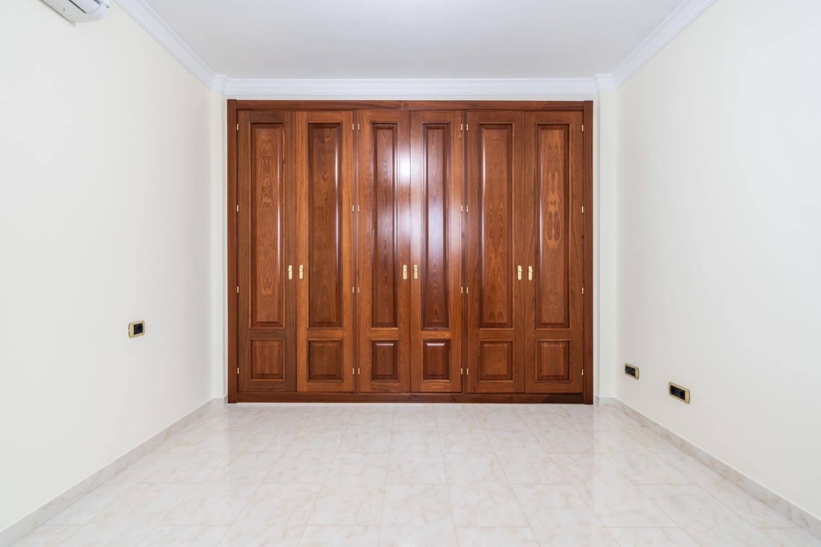 5 sypialnia Dom szeregowy na sprzedaż w San Cristobal de La Laguna z garażem - 595 000 € (Ref: 9605058)