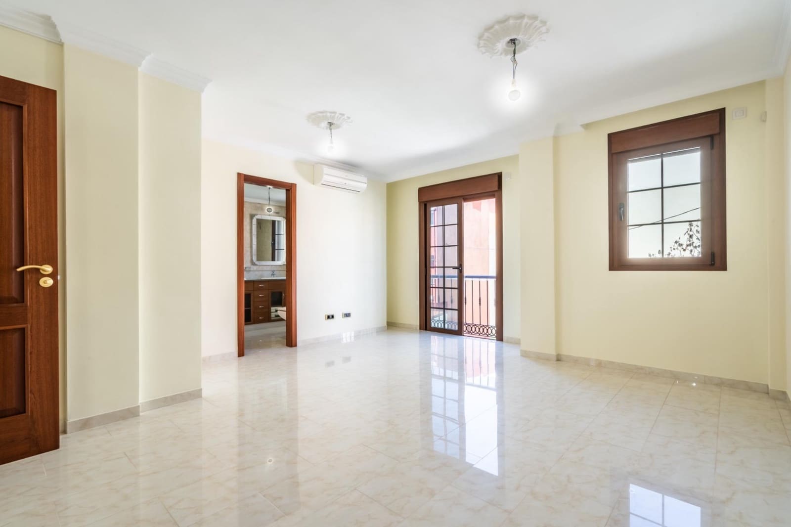 5 sypialnia Dom szeregowy na sprzedaż w San Cristobal de La Laguna z garażem - 595 000 € (Ref: 9605058)