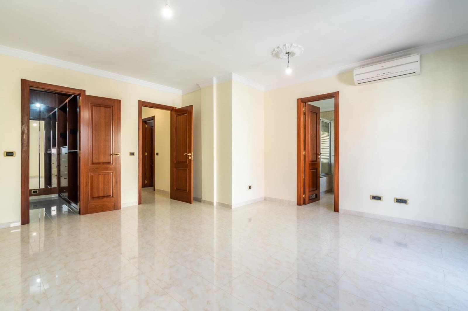 5 sypialnia Dom szeregowy na sprzedaż w San Cristobal de La Laguna z garażem - 595 000 € (Ref: 9605058)