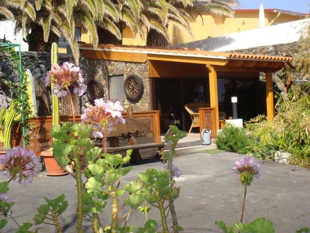 11 makuuhuone Huvila myytävänä paikassa Alcala, Guía de Isora mukana uima-altaan - 2 799 000 € (Ref: 9619359)