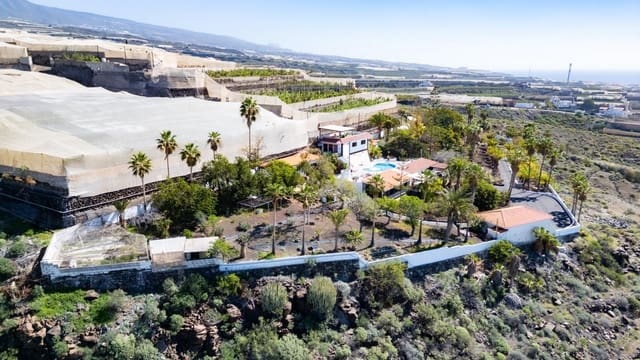 11 makuuhuone Huvila myytävänä paikassa Alcala, Guía de Isora mukana uima-altaan - 2 799 000 € (Ref: 9619359)