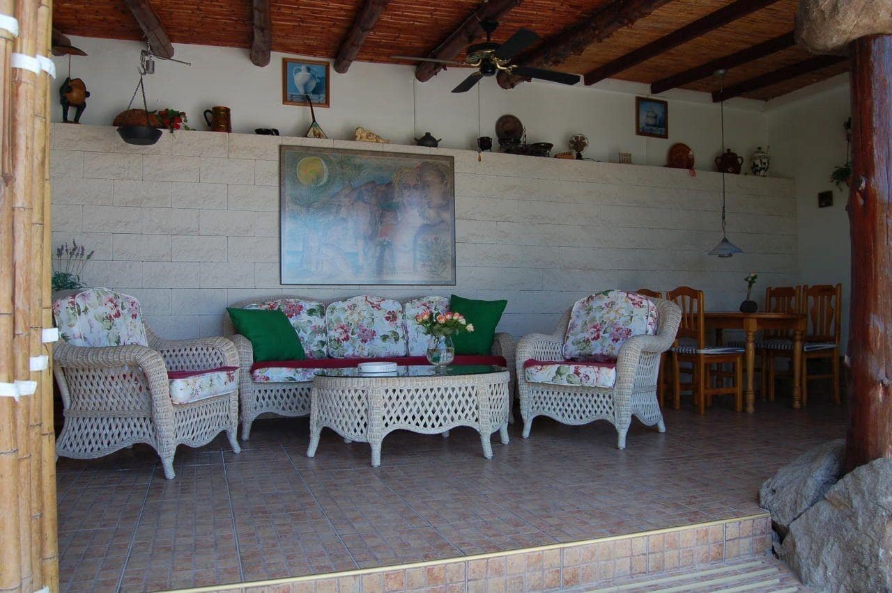 Chalet de 11 habitaciones en Alcala en venta con piscina - 2.799.000 € (Ref: 9619359)