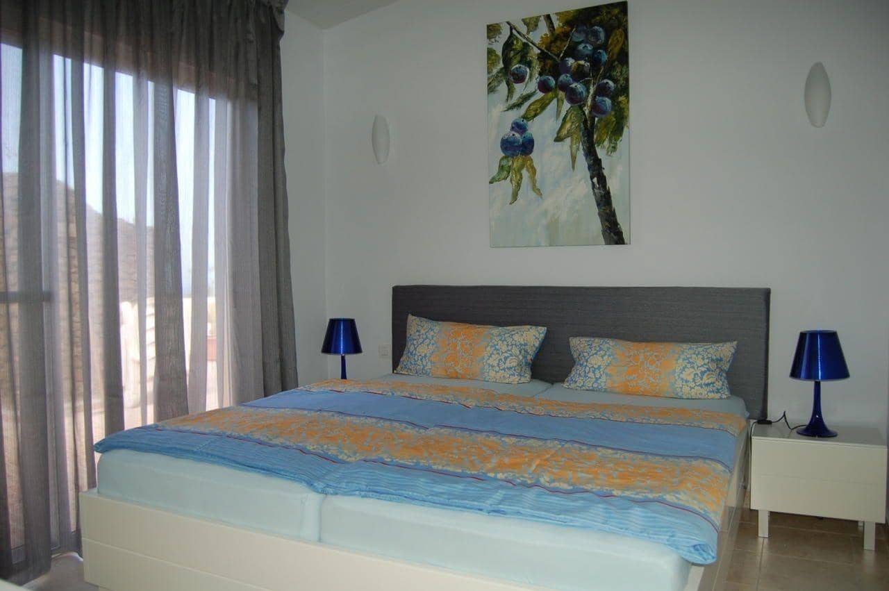 Chalet de 11 habitaciones en Alcala en venta con piscina - 2.799.000 € (Ref: 9619359)