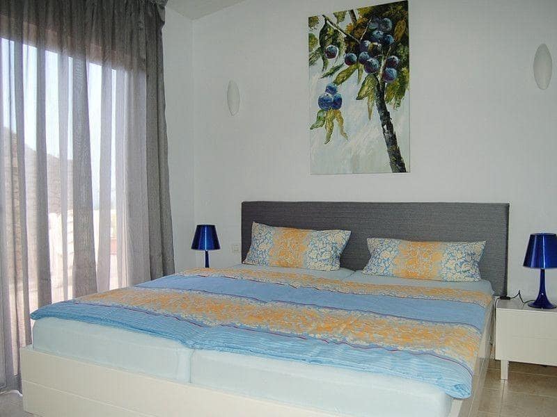 Chalet de 11 habitaciones en Alcala en venta con piscina - 2.799.000 € (Ref: 9619359)