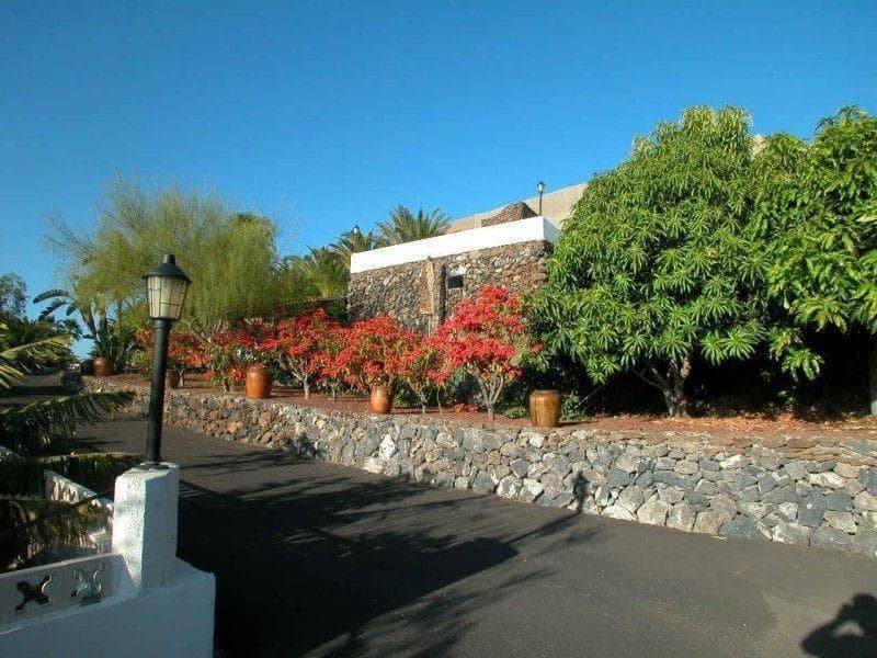 Chalet de 11 habitaciones en Alcala en venta con piscina - 2.799.000 € (Ref: 9619359)