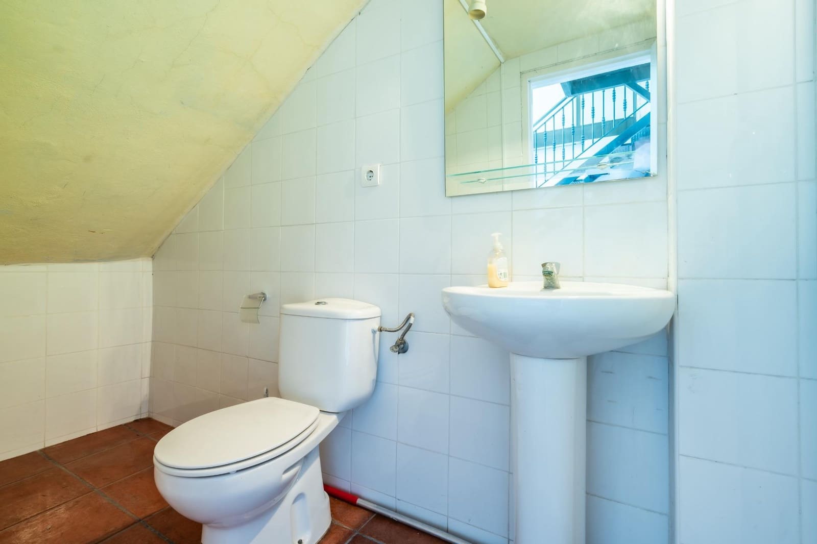 Kaupallinen myytävänä paikassa San Isidro de Abona - 140 000 € (Ref: 9625770)