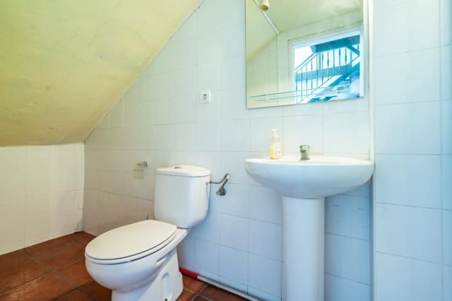 Kaupallinen myytävänä paikassa San Isidro de Abona, Granadilla de Abona - 140 000 € (Ref: 9625770)