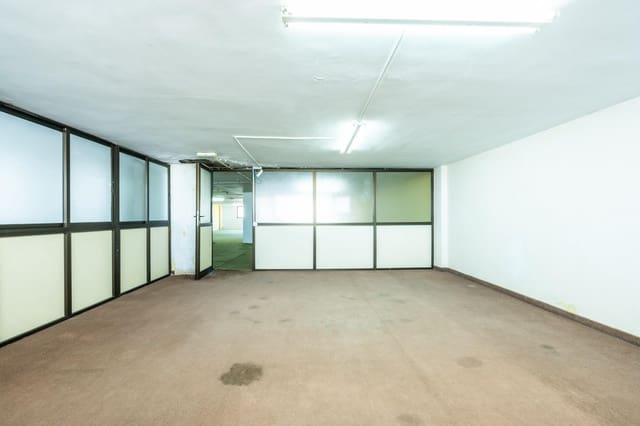 Kaupallinen myytävänä paikassa San Isidro de Abona, Granadilla de Abona - 140 000 € (Ref: 9625770)