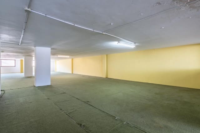 Kaupallinen myytävänä paikassa San Isidro de Abona, Granadilla de Abona - 140 000 € (Ref: 9625770)