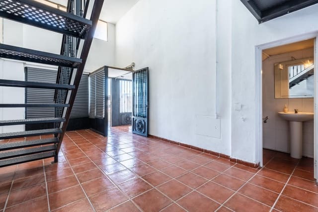 Kaupallinen myytävänä paikassa San Isidro de Abona, Granadilla de Abona - 140 000 € (Ref: 9625770)