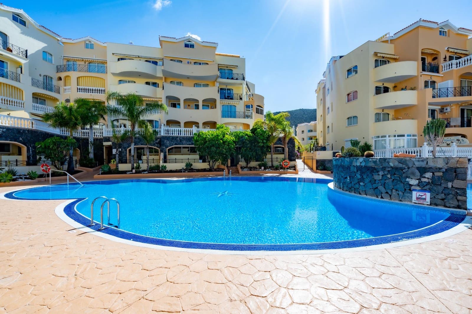 1 bedroom Apartment for sale in Los Cristianos - € 349,000 (Ref: 9634391)