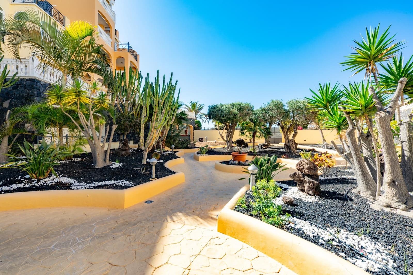 1 bedroom Apartment for sale in Los Cristianos - € 349,000 (Ref: 9634391)