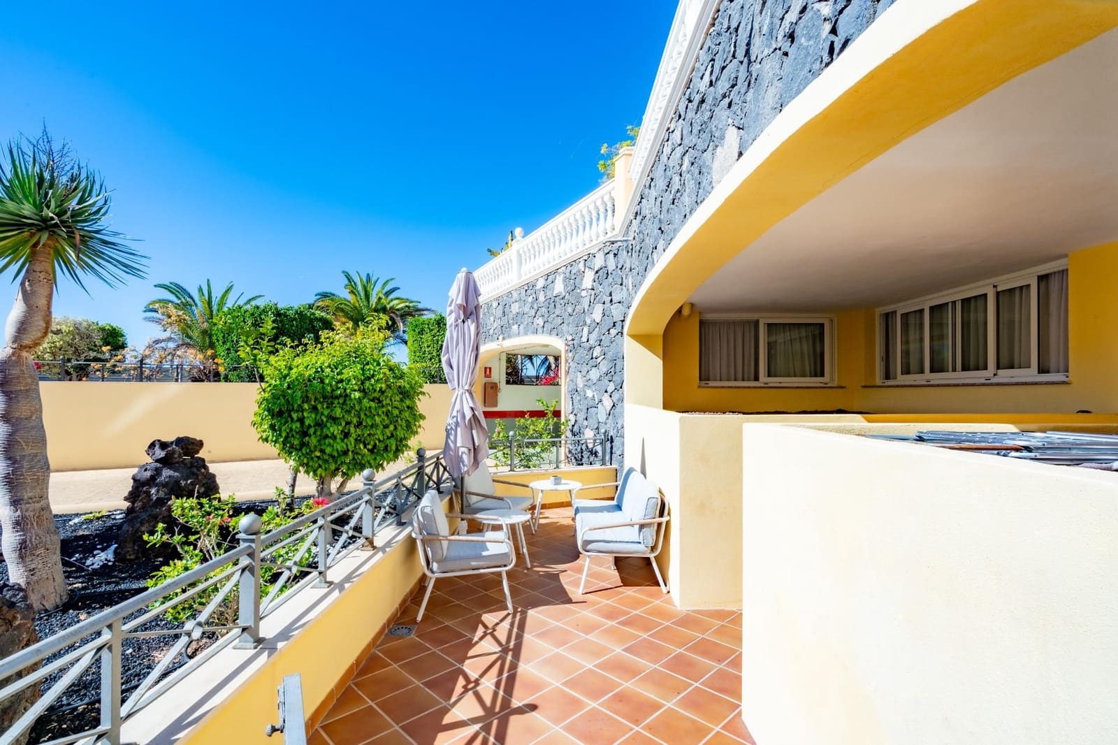 2 bedroom Apartment for sale in Los Cristianos - € 349,000 (Ref: 9634391)