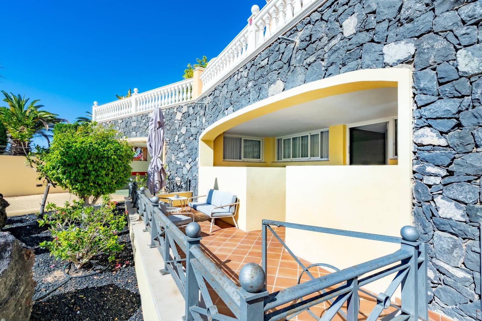 2 bedroom Apartment for sale in Los Cristianos - € 349,000 (Ref: 9634391)