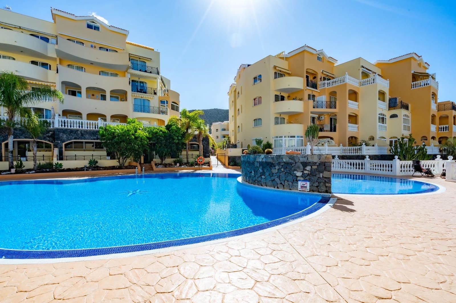 2 bedroom Apartment for sale in Los Cristianos - € 349,000 (Ref: 9634391)