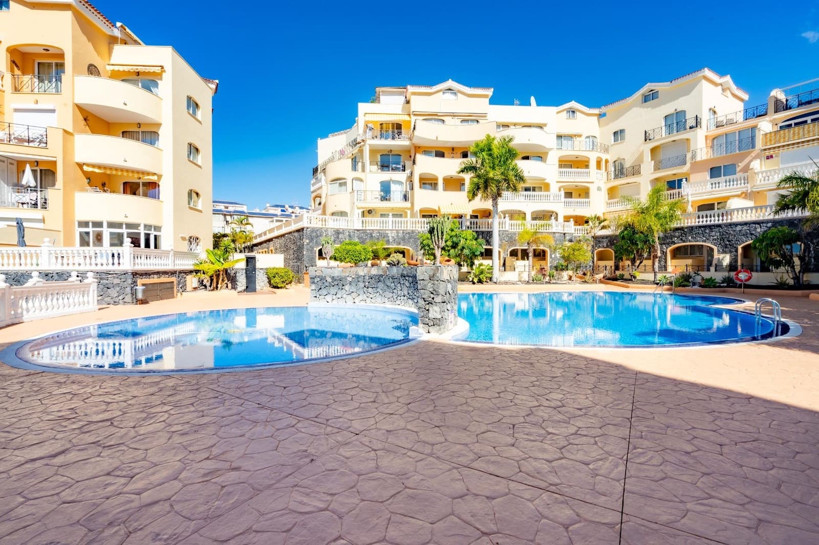 2 bedroom Apartment for sale in Los Cristianos - € 349,000 (Ref: 9634391)