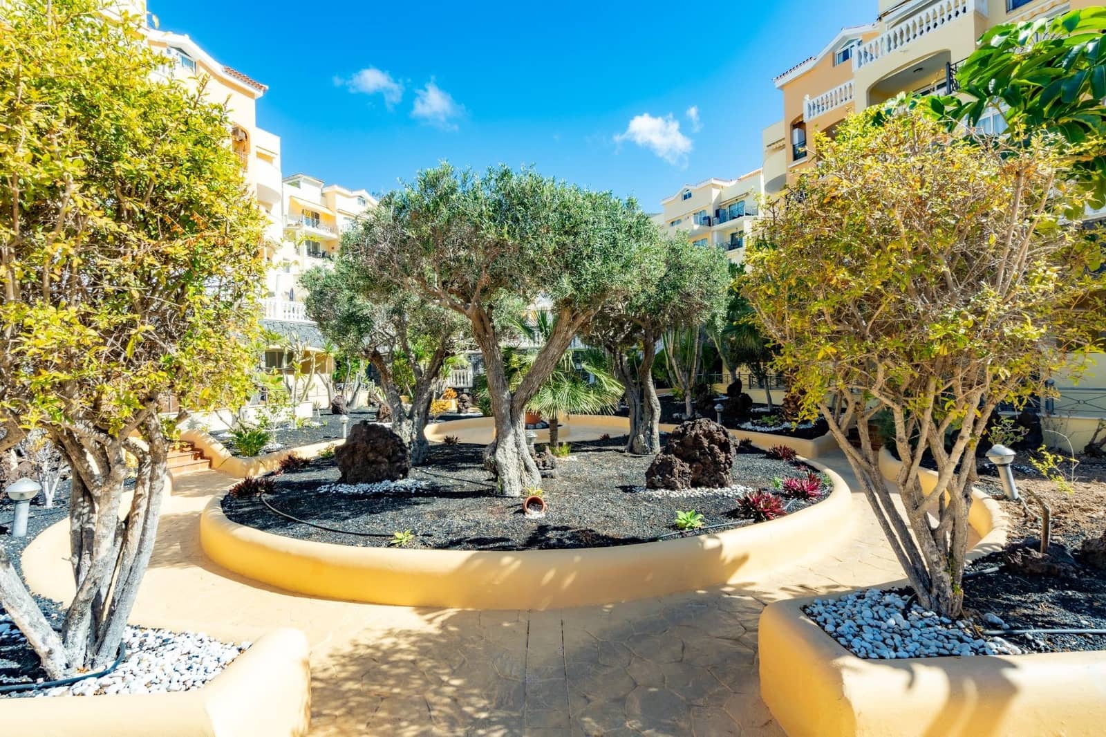 2 bedroom Apartment for sale in Los Cristianos - € 349,000 (Ref: 9634391)