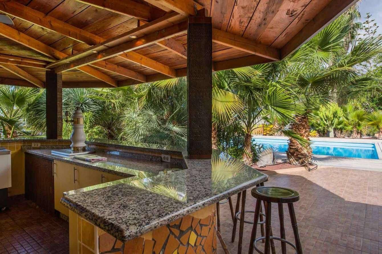 14 quarto Moradia para venda em Guia de Isora com piscina - 2 499 000 € (Ref: 9670761)