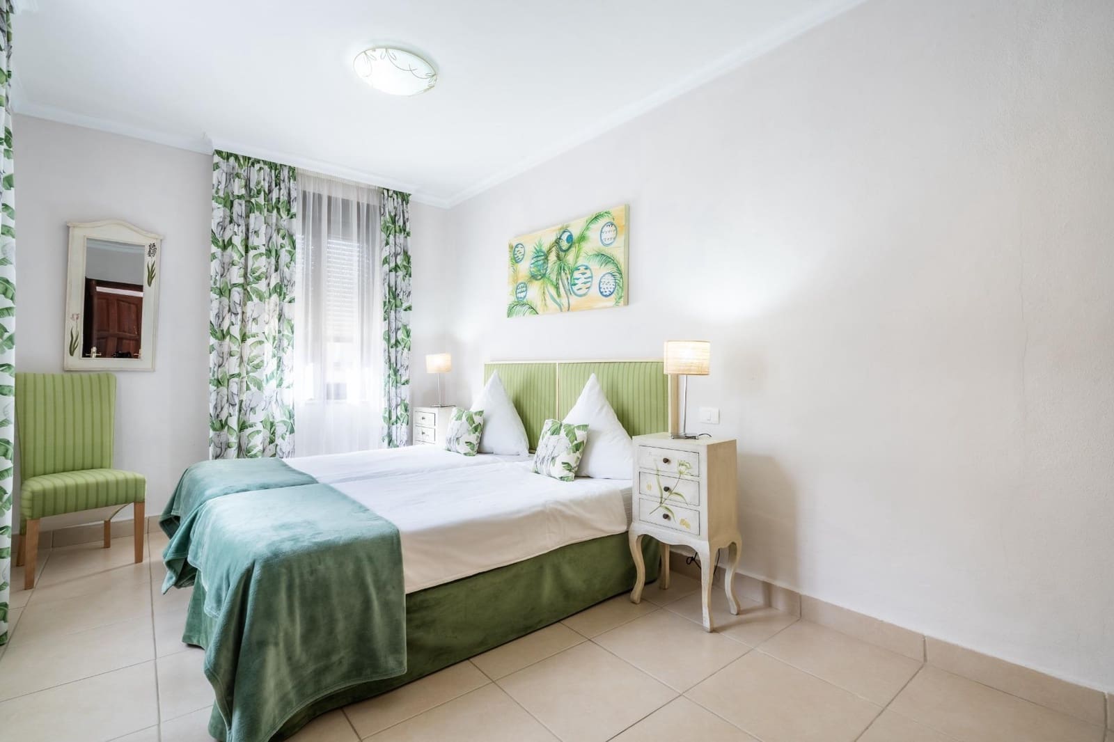 14 quarto Moradia para venda em Guia de Isora com piscina - 2 499 000 € (Ref: 9670761)