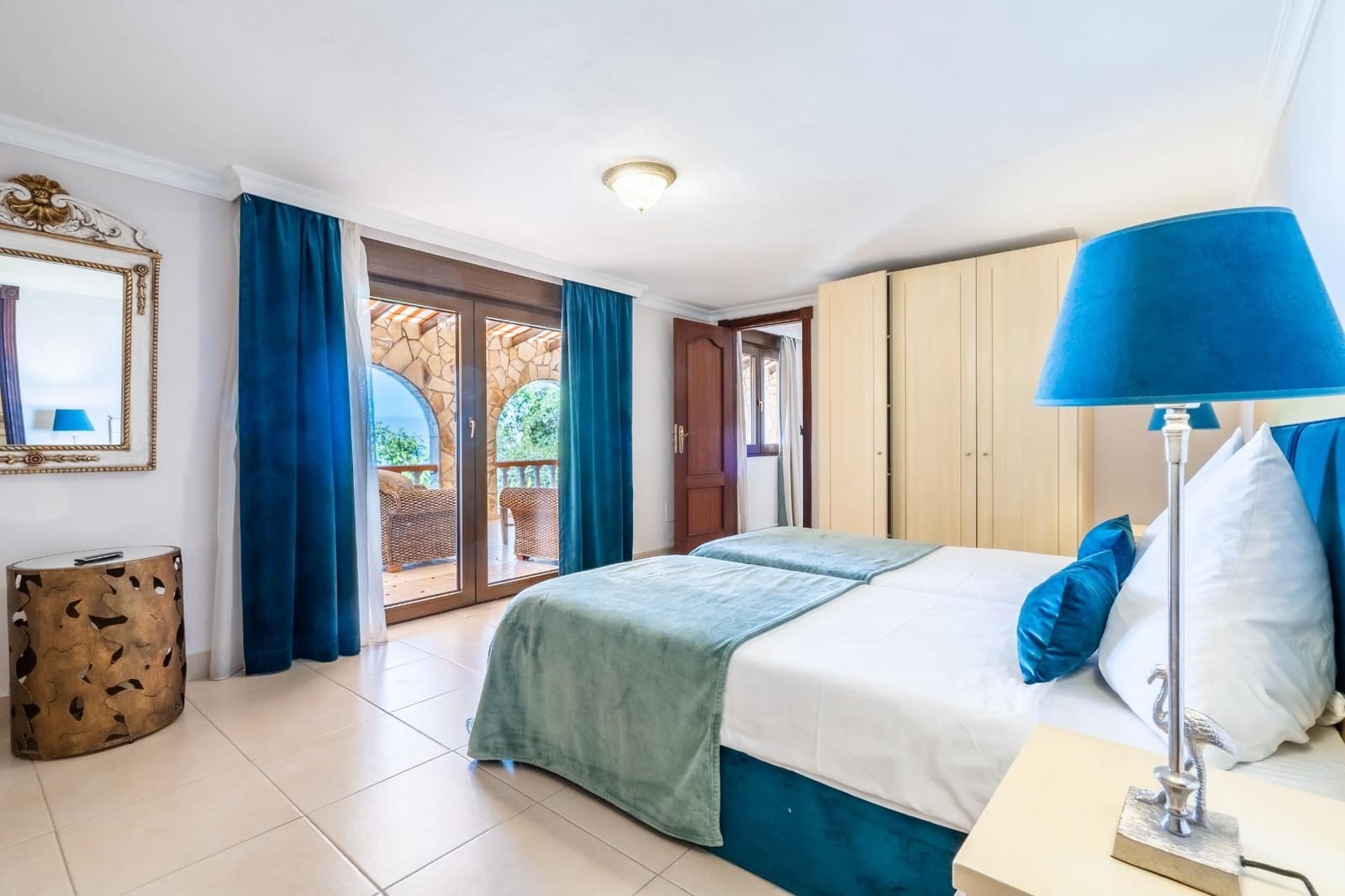 14 quarto Moradia para venda em Guia de Isora com piscina - 2 499 000 € (Ref: 9670761)