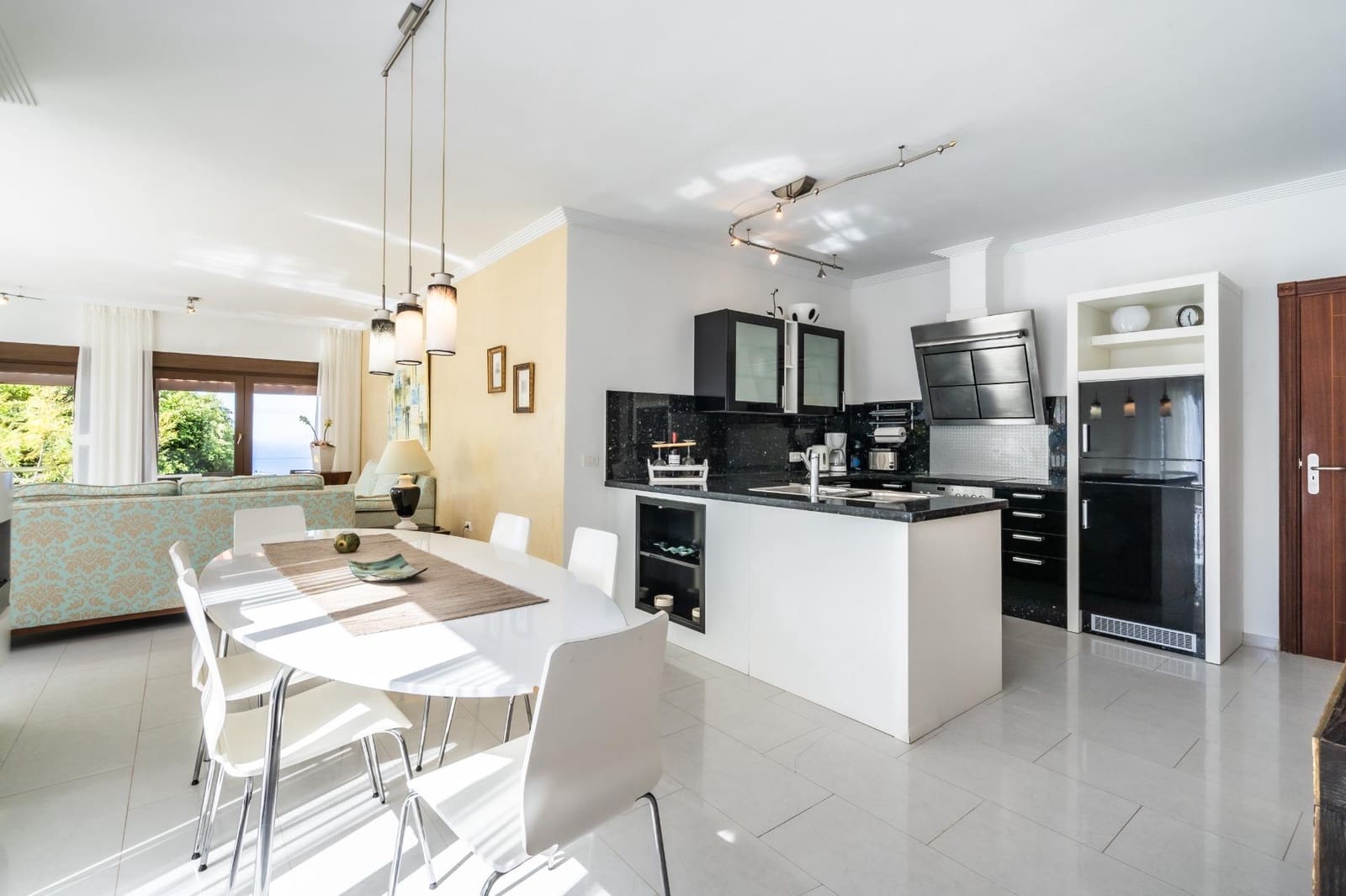 14 quarto Moradia para venda em Guia de Isora com piscina - 2 499 000 € (Ref: 9670761)