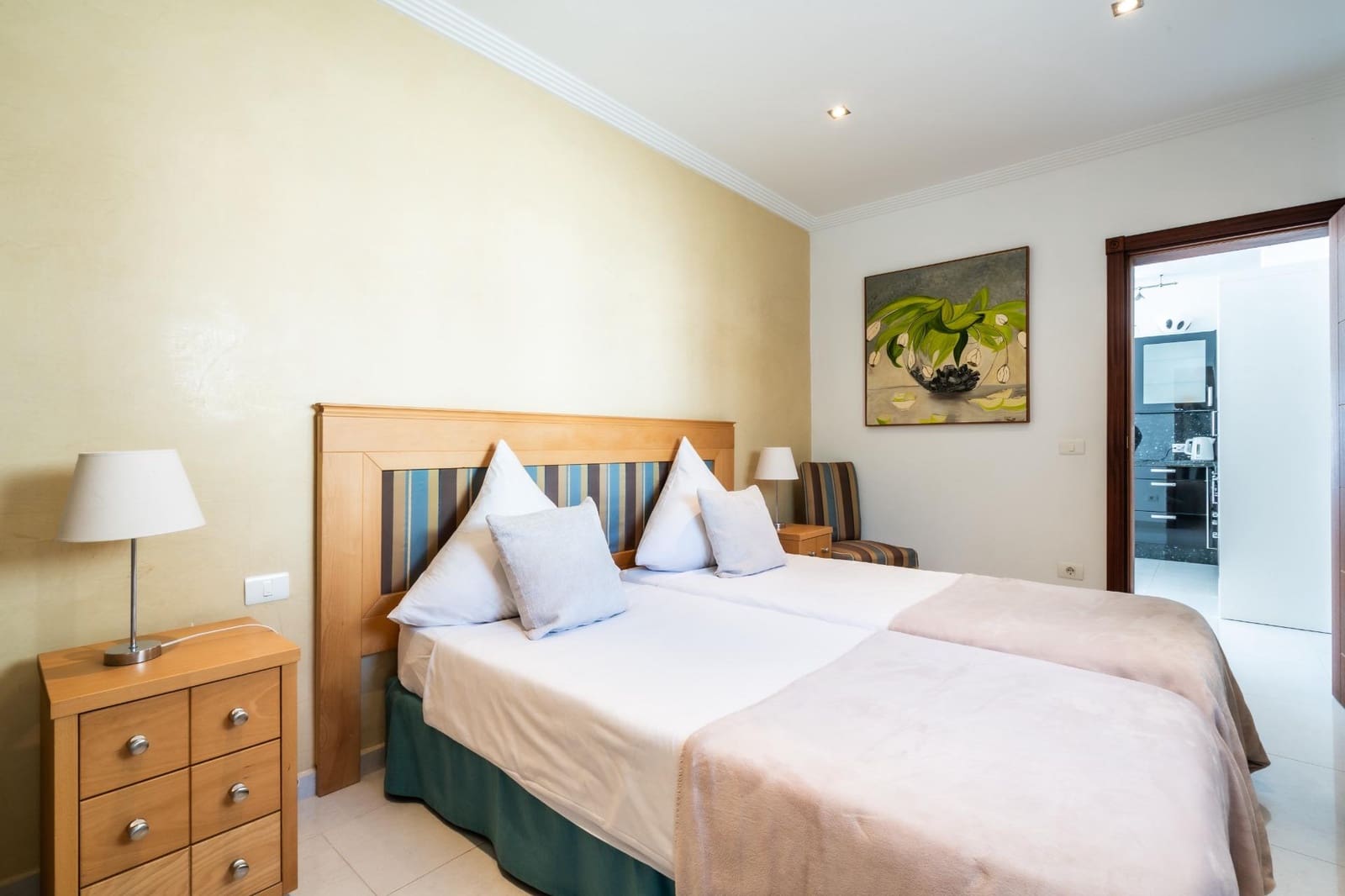 14 quarto Moradia para venda em Guia de Isora com piscina - 2 499 000 € (Ref: 9670761)