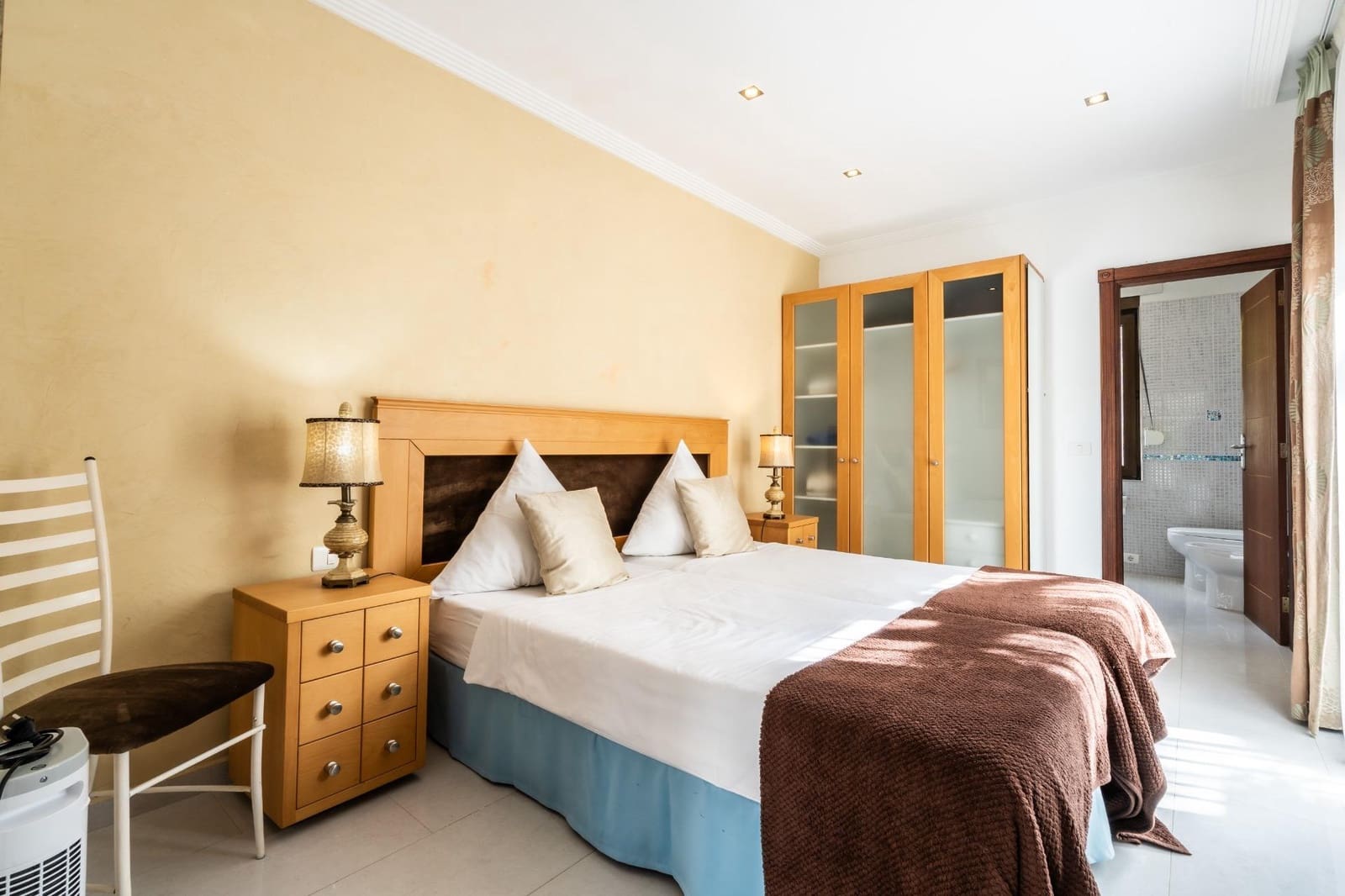 14 quarto Moradia para venda em Guia de Isora com piscina - 2 499 000 € (Ref: 9670761)